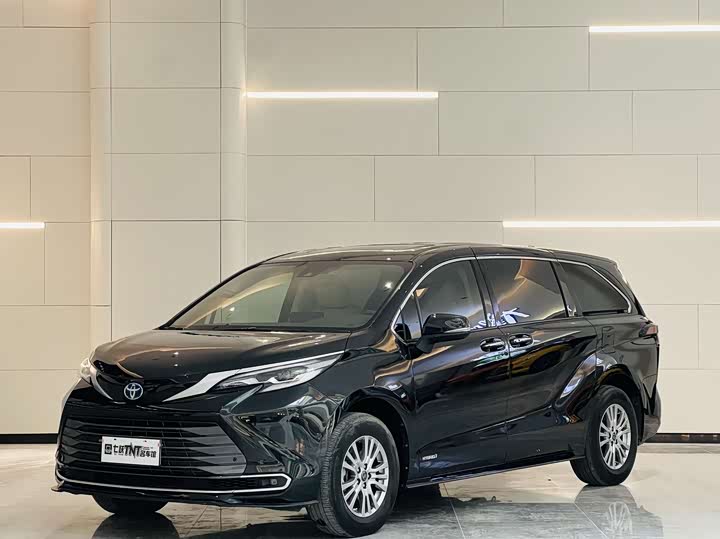 Фото 1 - Toyota Sienna