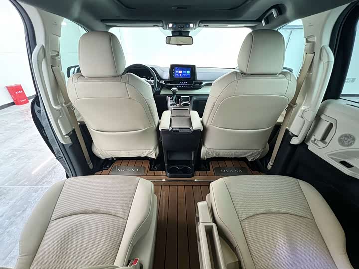 Фото 12 - Toyota Sienna