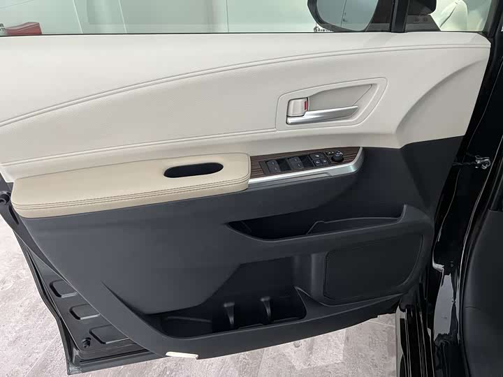 Фото 13 - Toyota Sienna