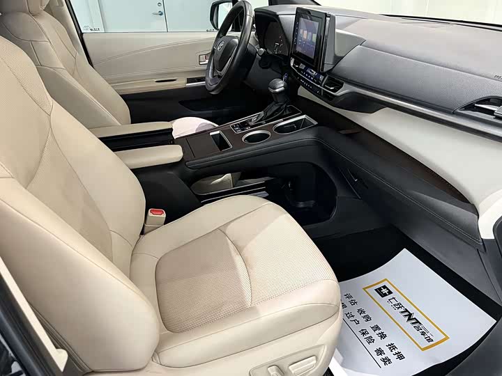 Фото 19 - Toyota Sienna