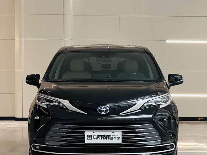 Фото 2 - Toyota Sienna