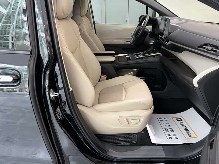 Фото 20 - Toyota Sienna