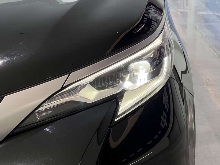 Фото 24 - Toyota Sienna