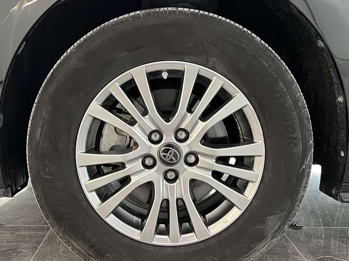 Фото 25 - Toyota Sienna