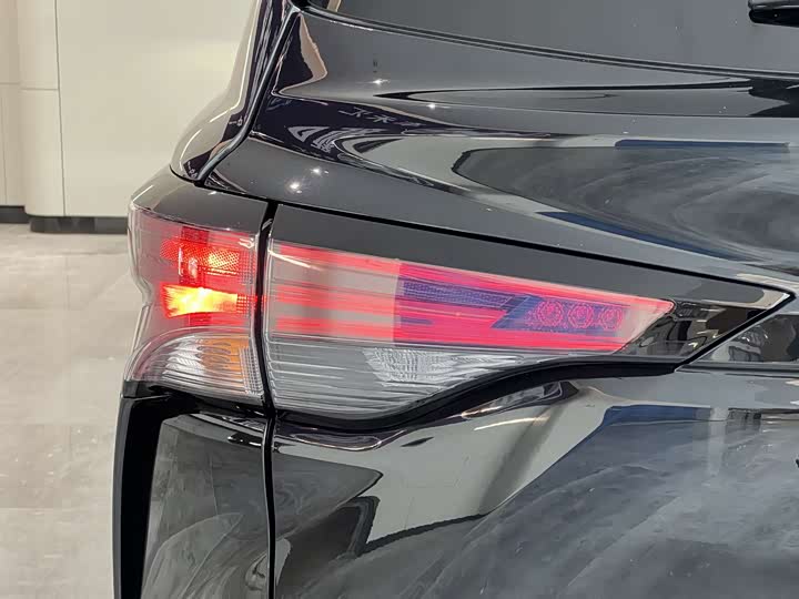 Фото 26 - Toyota Sienna