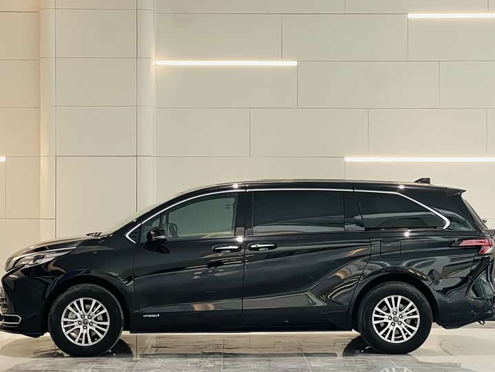 Фото 3 - Toyota Sienna