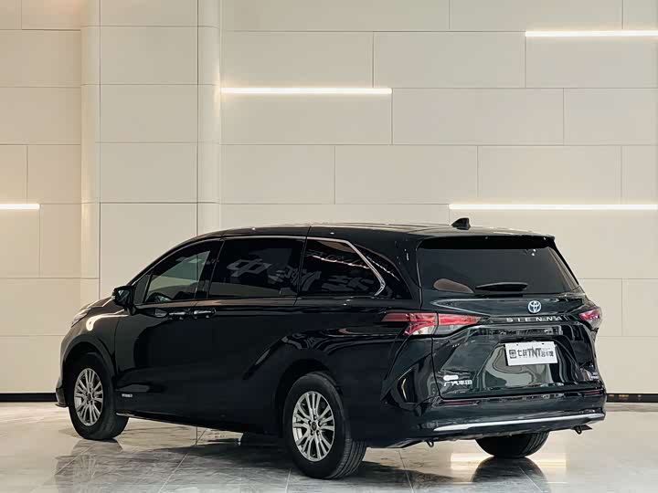 Фото 4 - Toyota Sienna