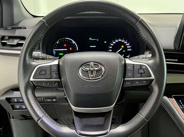 Фото 8 - Toyota Sienna