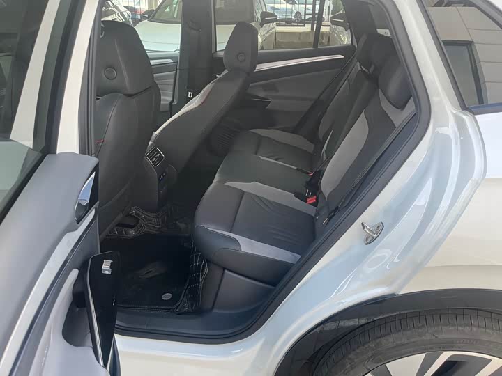 Фото 9 - Volkswagen ID.4 Crozz