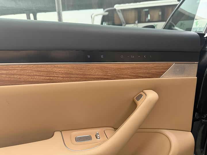 Фото 7 - Luxeed R7