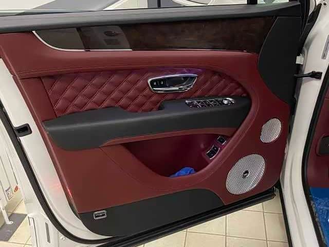 Фото 4 - Bentley Bentayga Hybrid