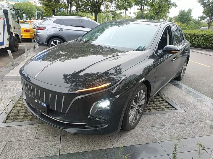 Фото 1 - Hongqi E-QM5