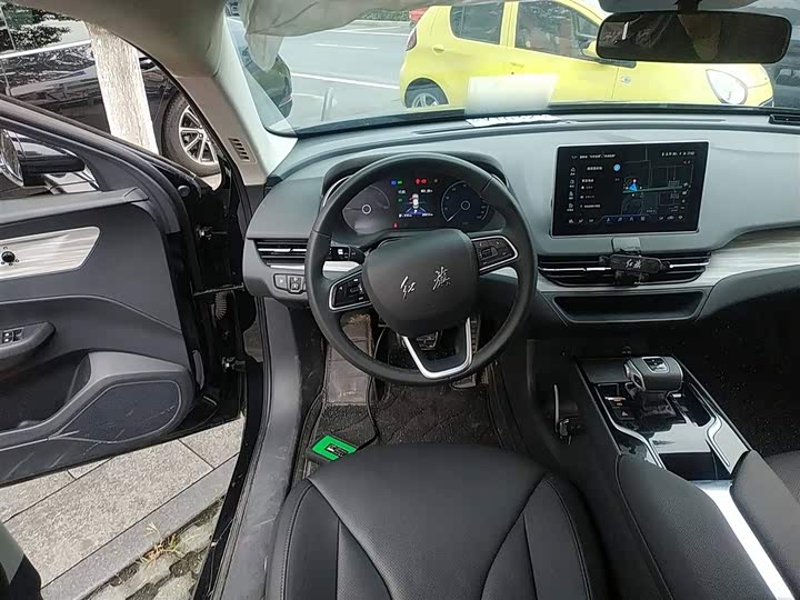 Фото 10 - Hongqi E-QM5