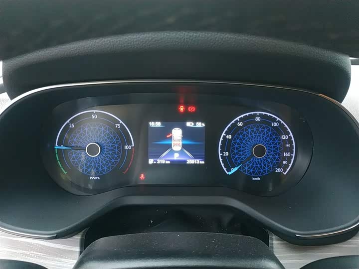 Фото 11 - Hongqi E-QM5