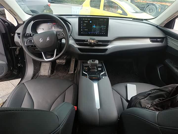 Фото 12 - Hongqi E-QM5