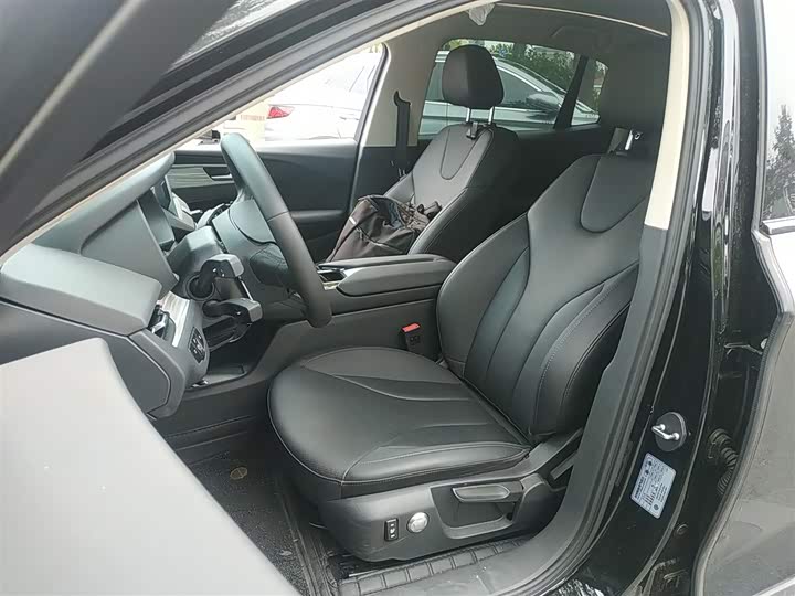 Фото 14 - Hongqi E-QM5