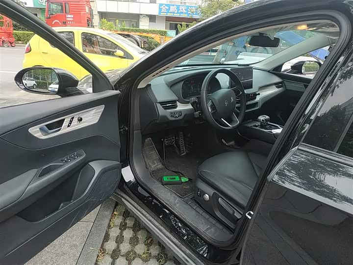 Фото 15 - Hongqi E-QM5