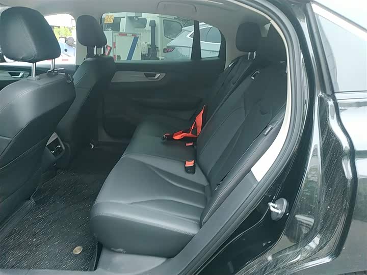 Фото 16 - Hongqi E-QM5