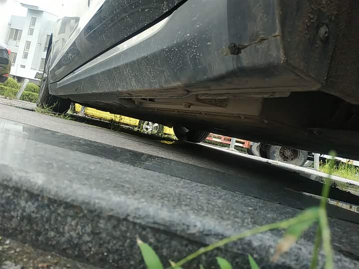 Фото 21 - Hongqi E-QM5