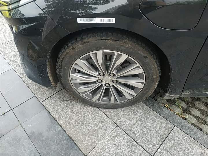 Фото 22 - Hongqi E-QM5