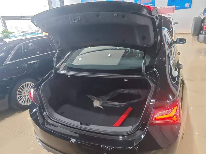 Фото 19 - Chevrolet Malibu XL