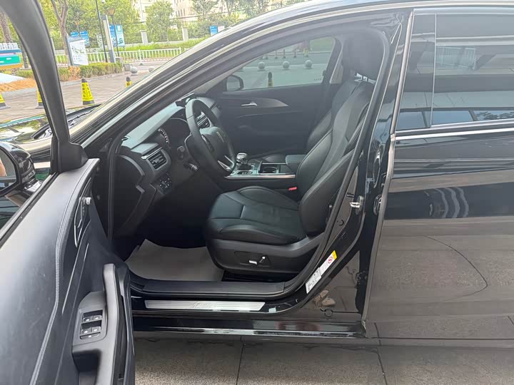 Фото 4 - Hongqi H5