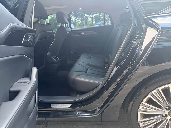 Фото 5 - Hongqi H5