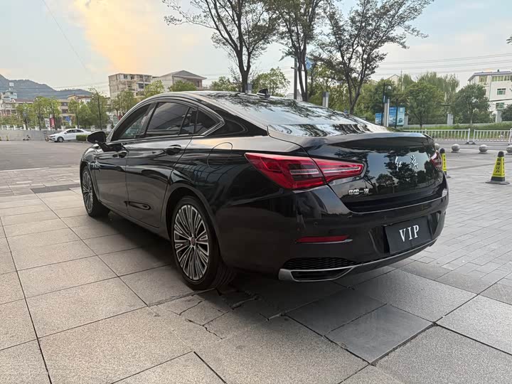 Фото 8 - Hongqi H5