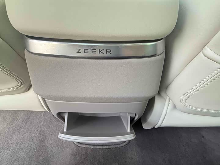 Фото 13 - Zeekr 7X
