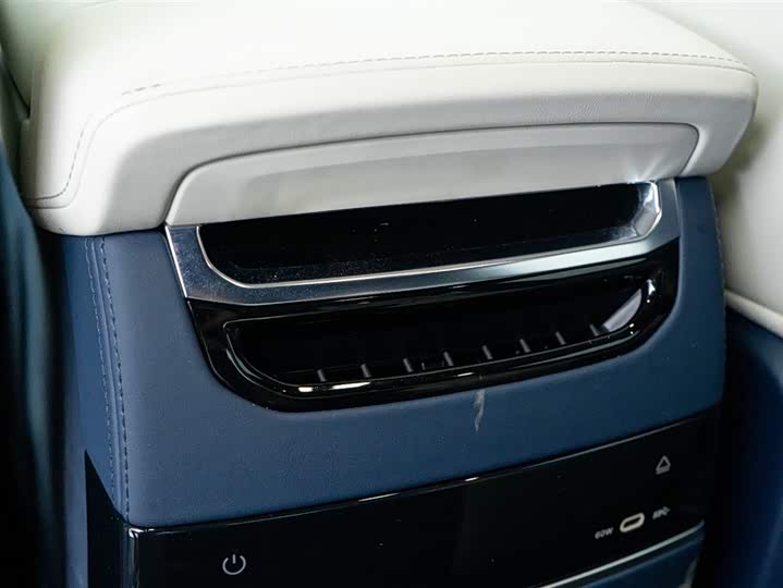 Фото 13 - Zeekr 009