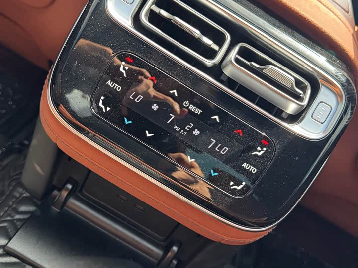 Фото 10 - Mercedes-Benz S-Class