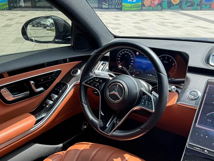 Фото 15 - Mercedes-Benz S-Class