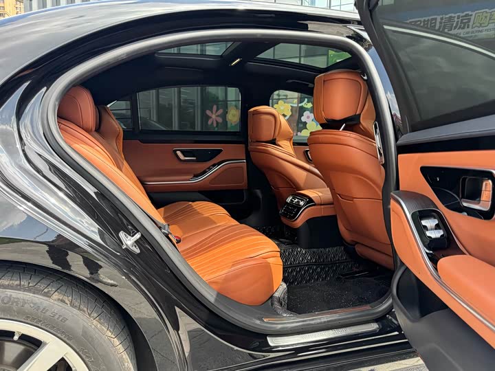 Фото 17 - Mercedes-Benz S-Class