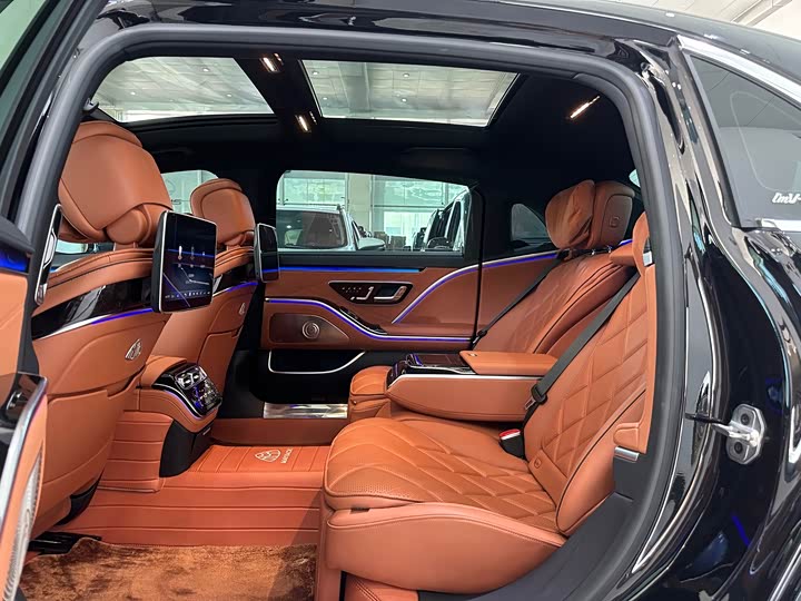 Фото 15 - Mercedes-Benz Maybach S-Class