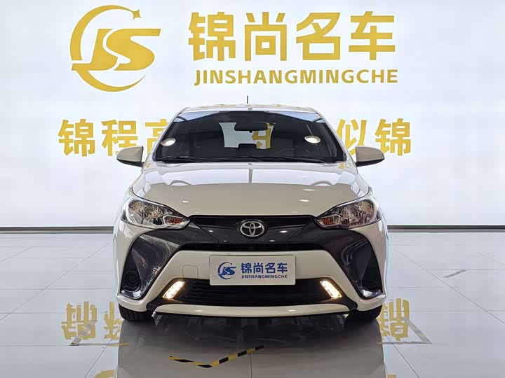 Фото 3 - Toyota Yaris L Hatchback