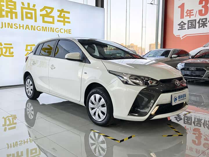 Фото 4 - Toyota Yaris L Hatchback