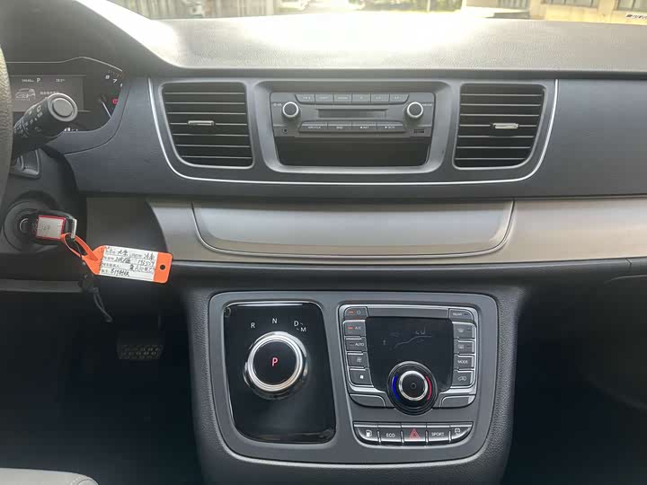 Фото 13 - Maxus G10