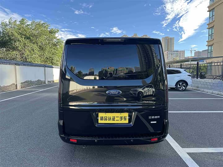 Фото 20 - Ford Tourneo