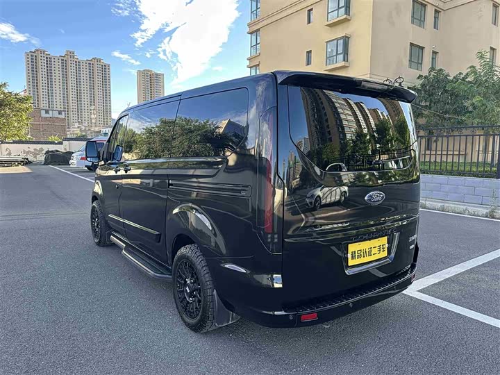 Фото 21 - Ford Tourneo