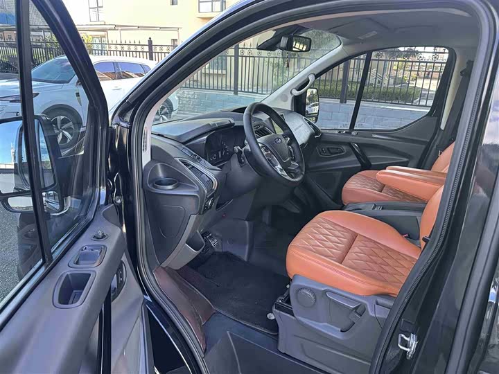 Фото 8 - Ford Tourneo