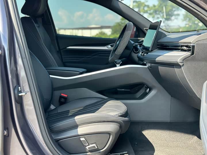 Photo 10 - Geely Preface