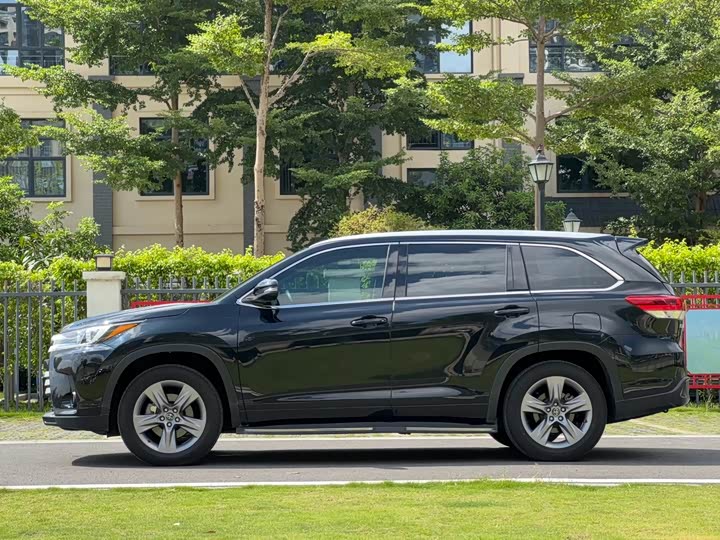 Фото 3 - Toyota Highlander