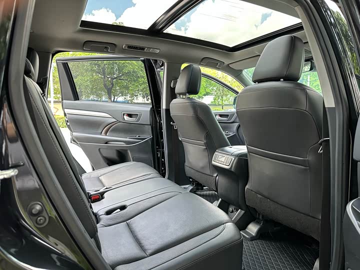 Фото 7 - Toyota Highlander