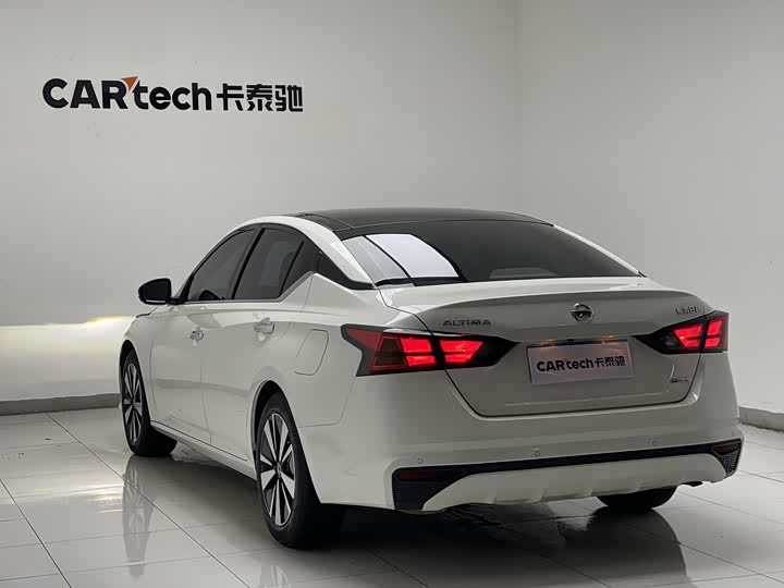 Фото 10 - Nissan Teana