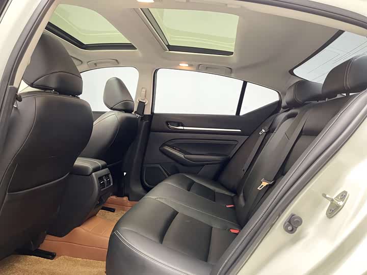 Фото 16 - Nissan Teana