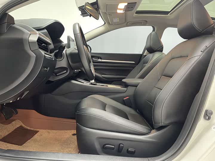 Фото 19 - Nissan Teana