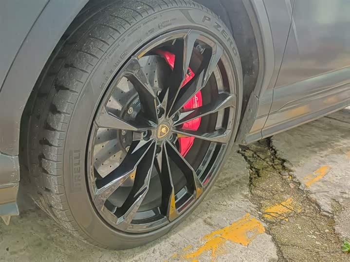 Фото 5 - Lamborghini Urus