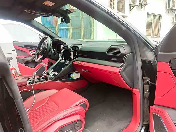 Фото 9 - Lamborghini Urus