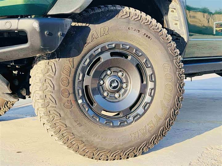 Фото 3 - Ford Bronco