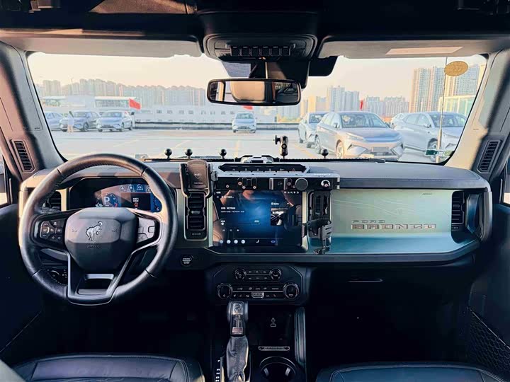 Фото 8 - Ford Bronco